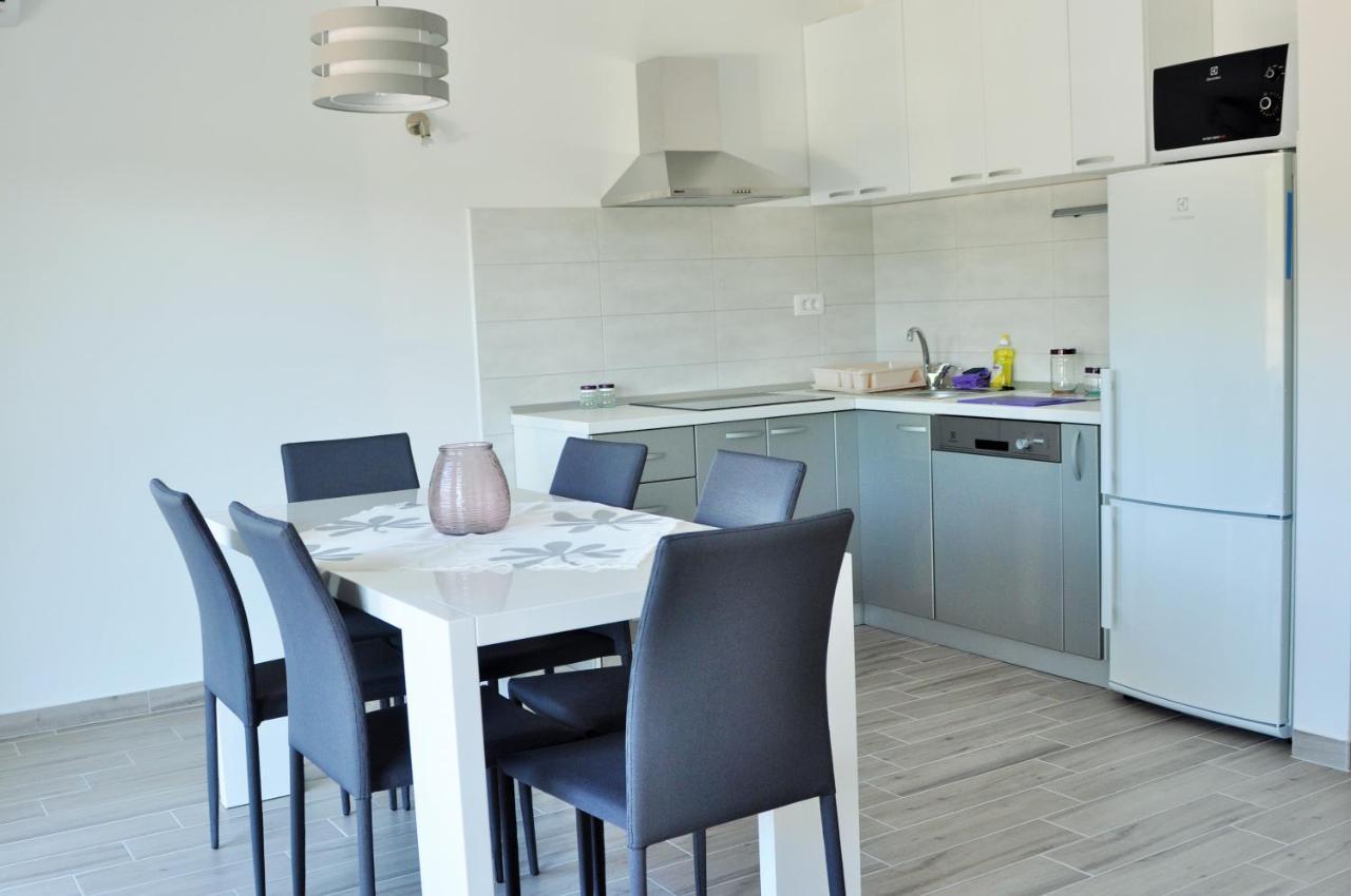 Apartments Zora Рогозница Екстериор снимка