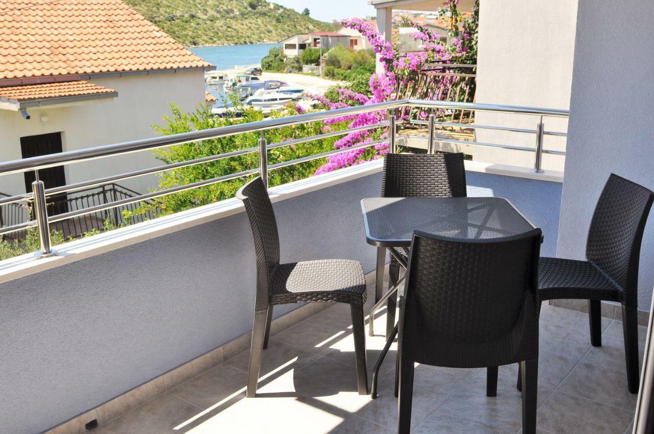 Apartments Zora Рогозница Екстериор снимка