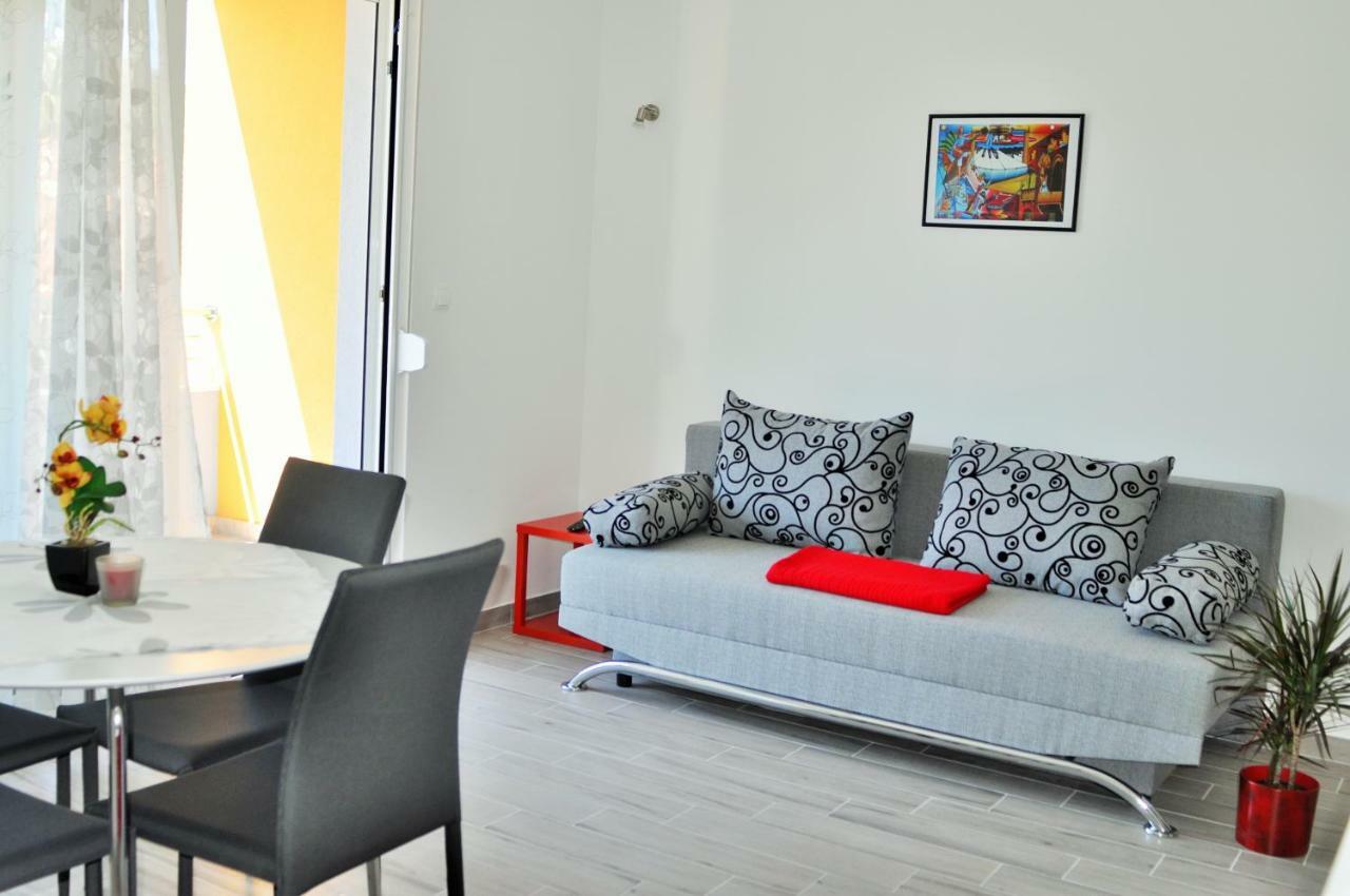 Apartments Zora Рогозница Екстериор снимка