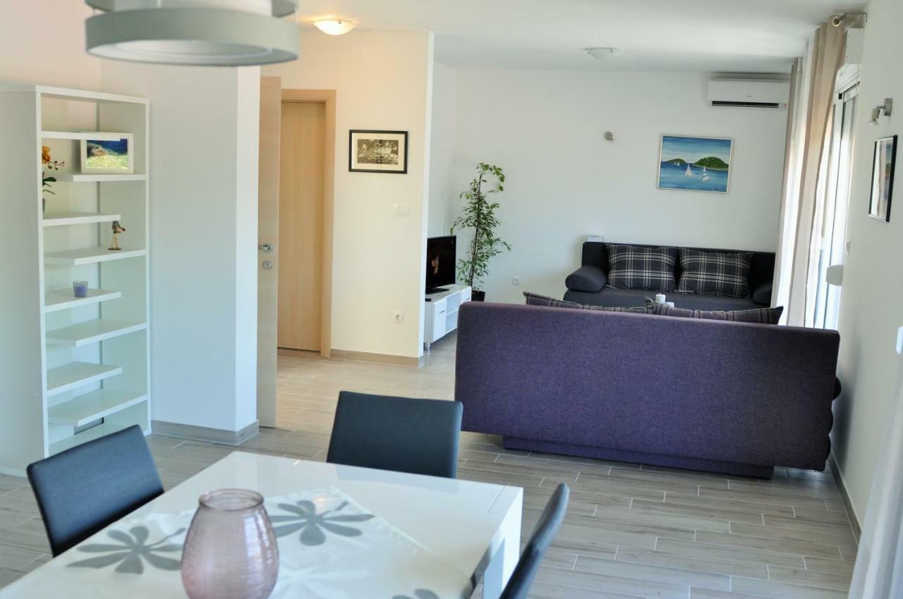 Apartments Zora Рогозница Екстериор снимка