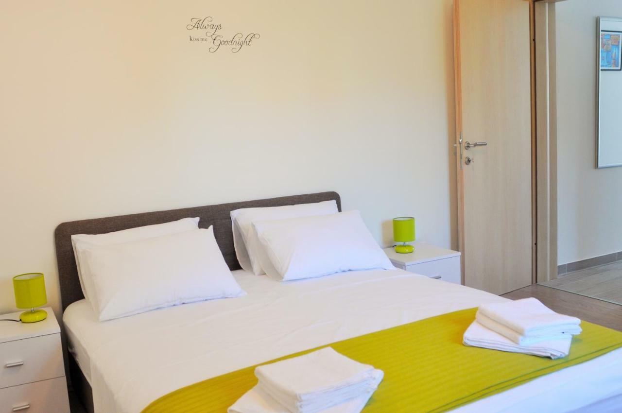 Apartments Zora Рогозница Екстериор снимка