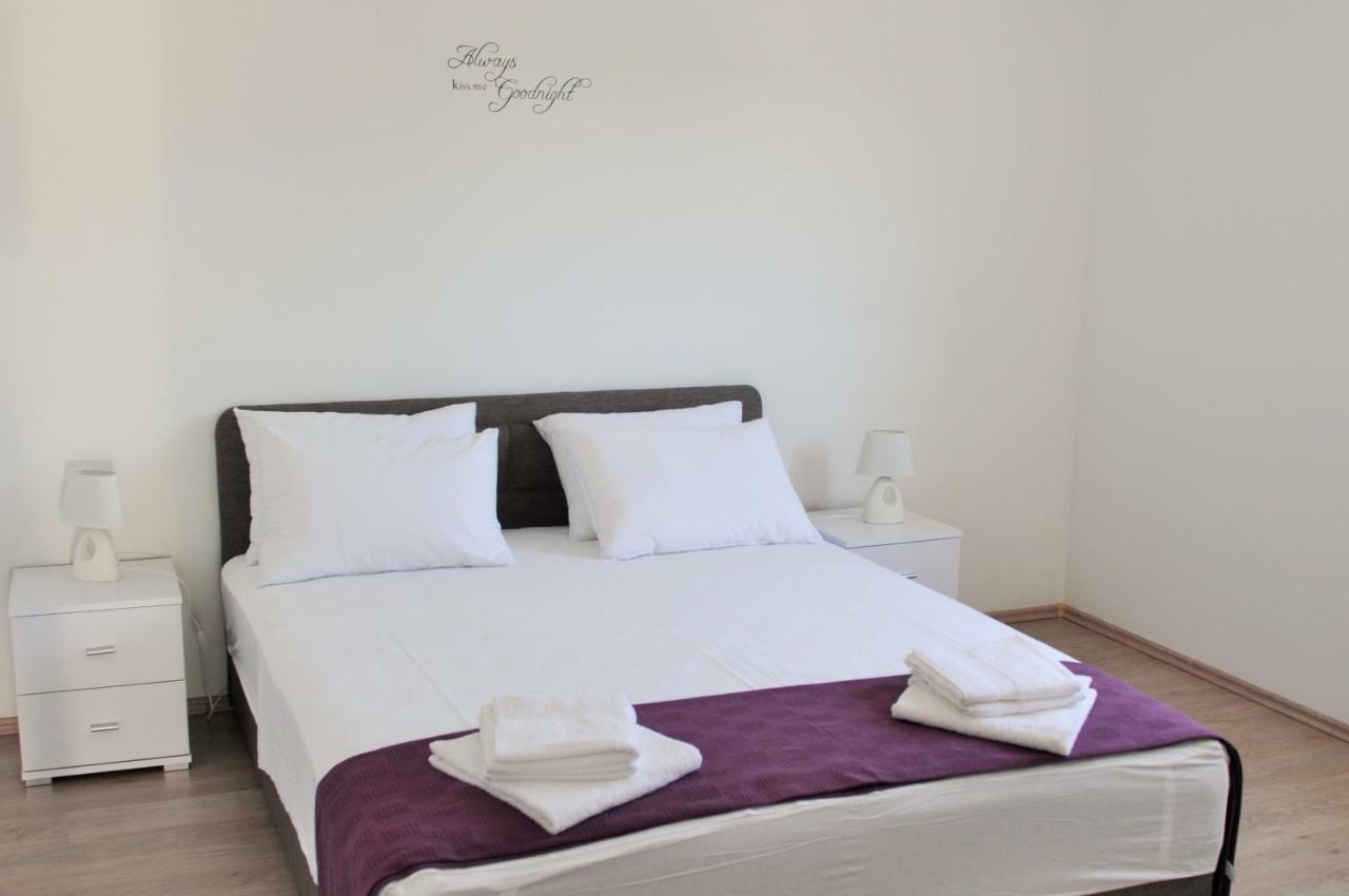 Apartments Zora Рогозница Екстериор снимка