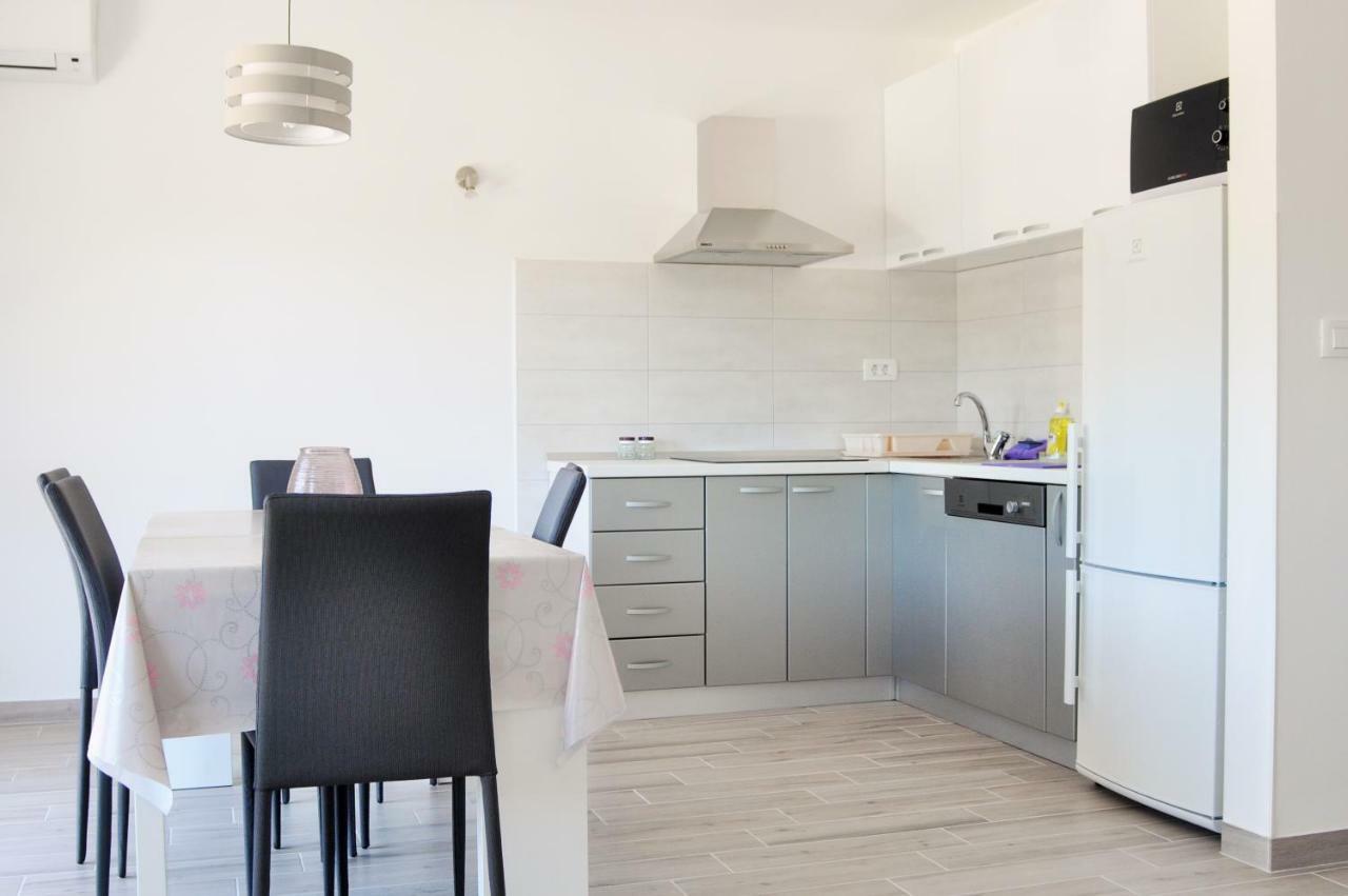 Apartments Zora Рогозница Екстериор снимка