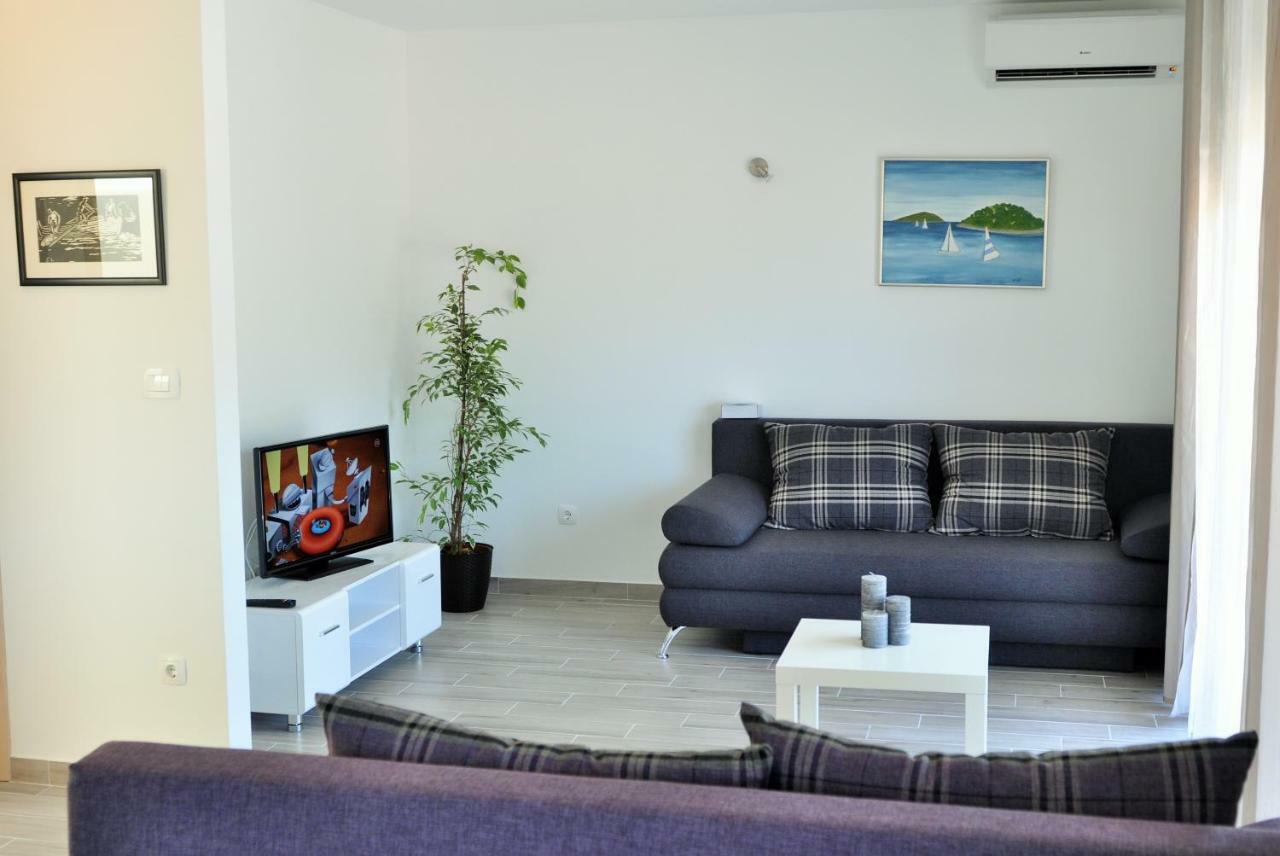 Apartments Zora Рогозница Екстериор снимка