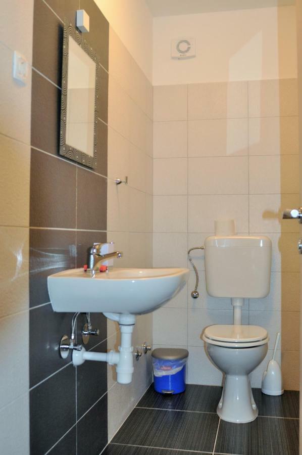 Apartments Zora Рогозница Екстериор снимка