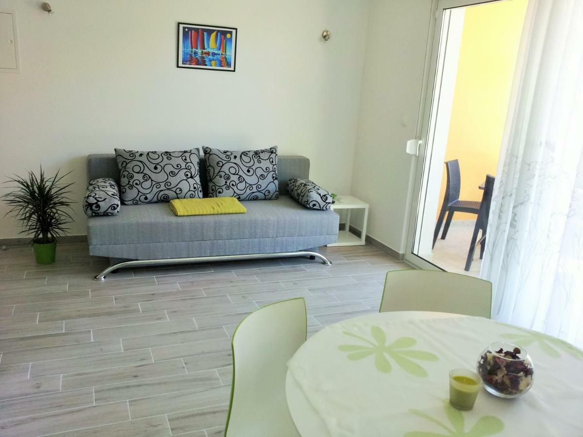 Apartments Zora Рогозница Екстериор снимка