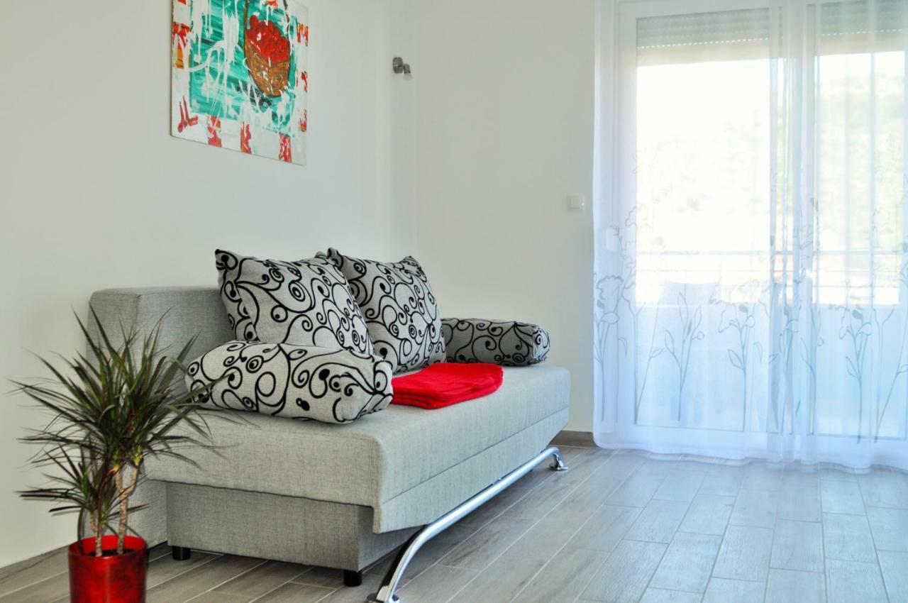 Apartments Zora Рогозница Екстериор снимка