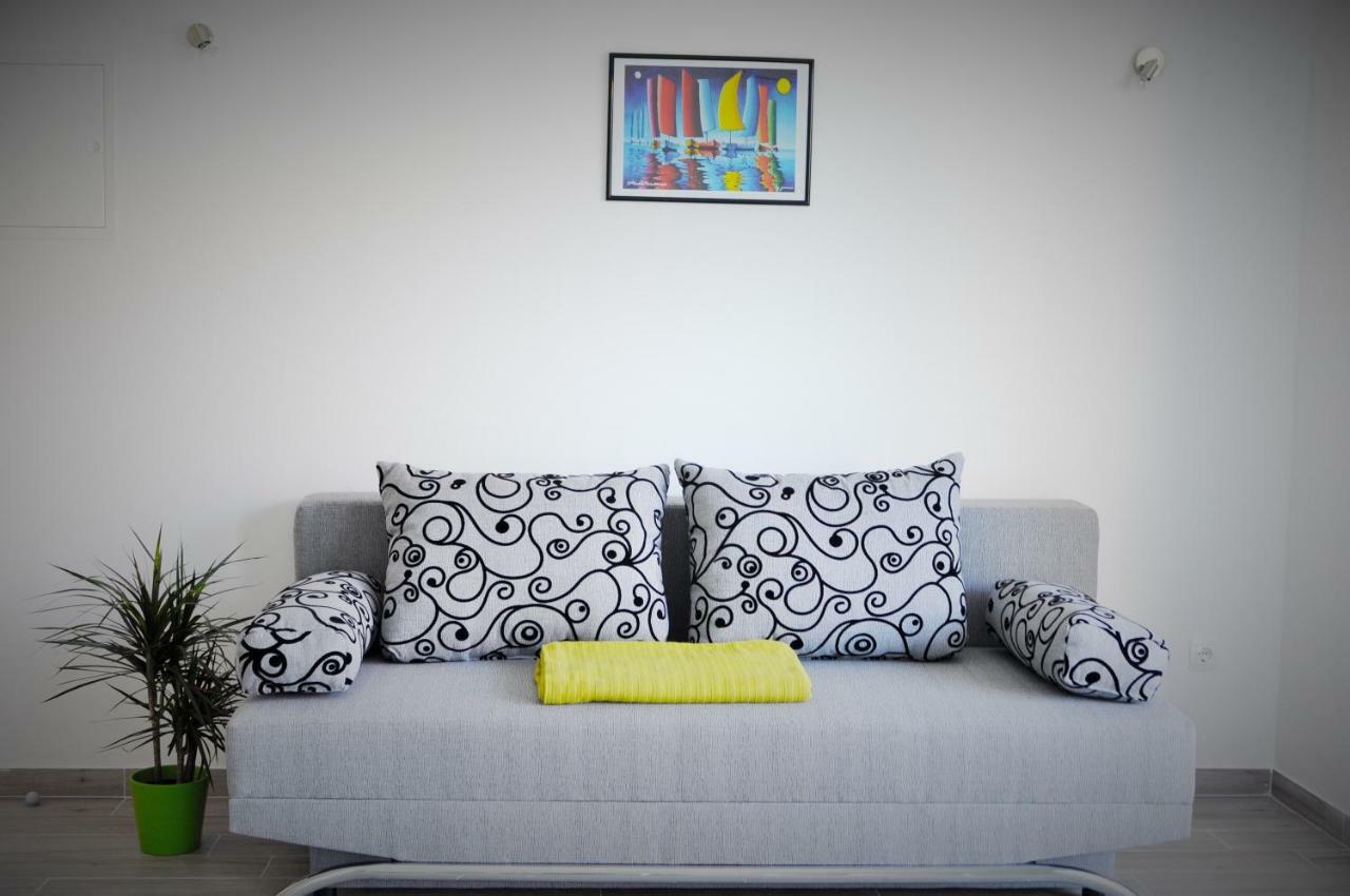 Apartments Zora Рогозница Екстериор снимка