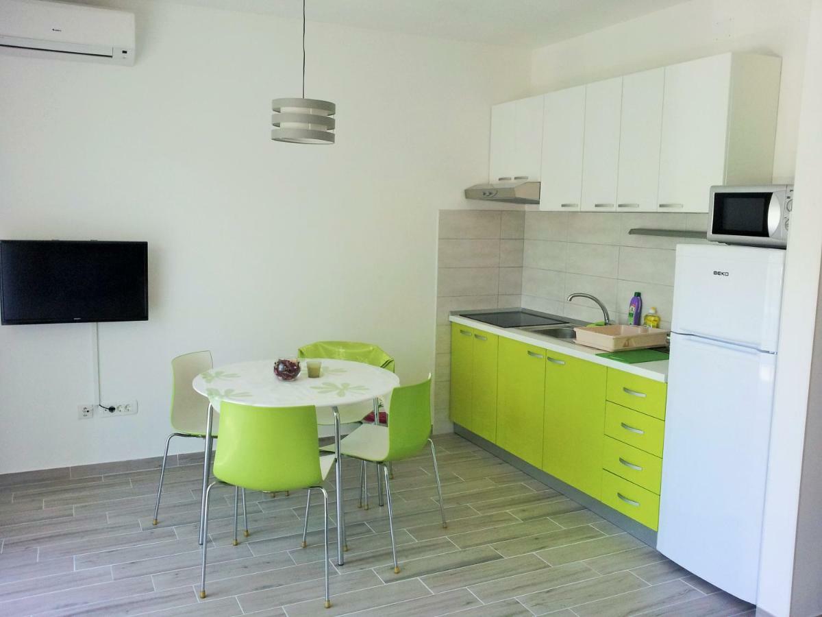 Apartments Zora Рогозница Екстериор снимка