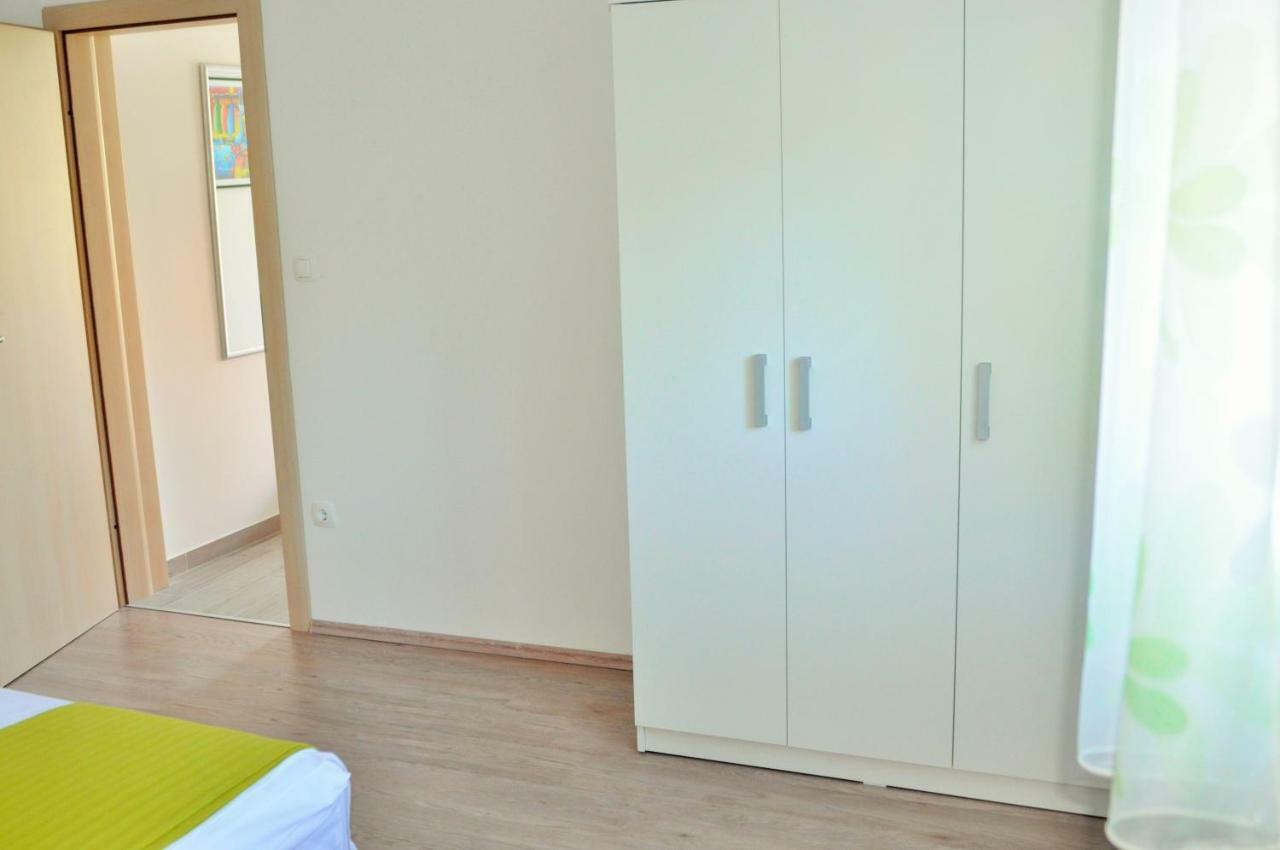 Apartments Zora Рогозница Екстериор снимка