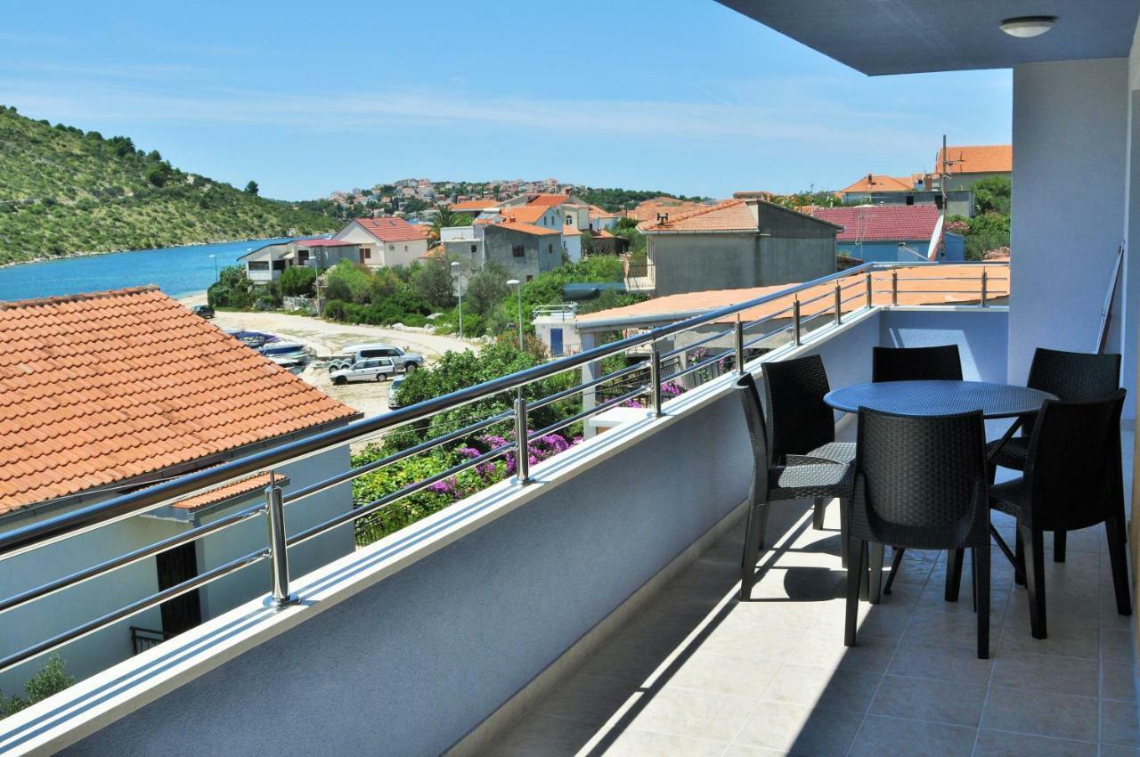 Apartments Zora Рогозница Екстериор снимка