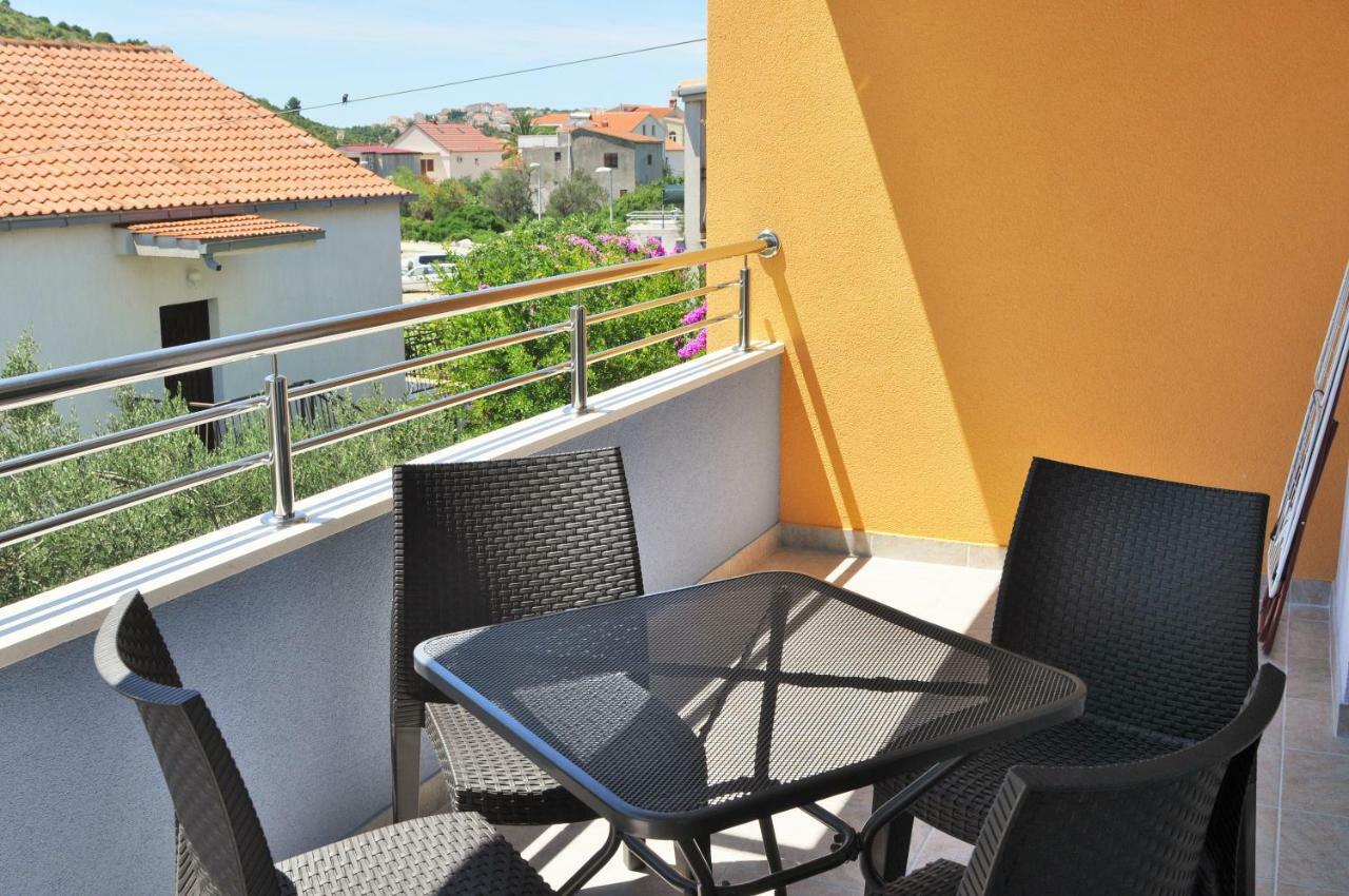 Apartments Zora Рогозница Екстериор снимка
