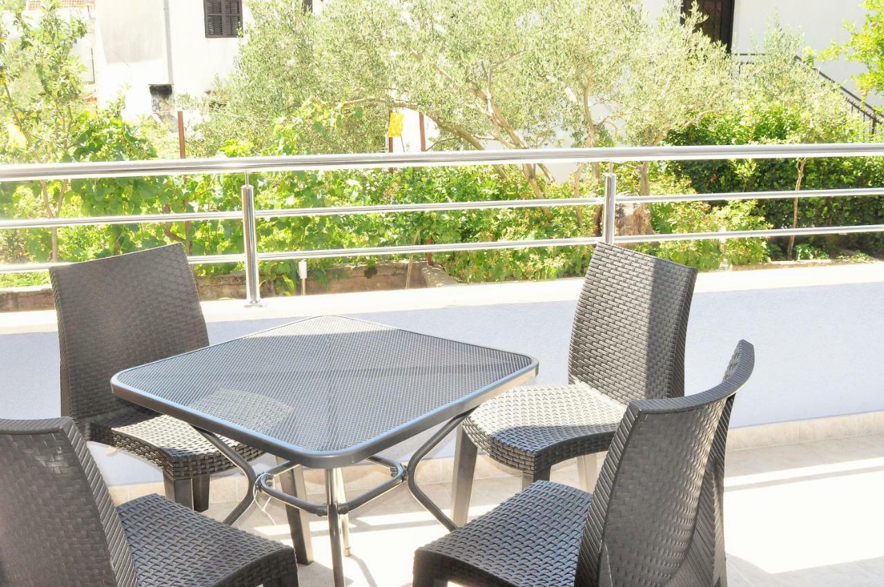Apartments Zora Рогозница Екстериор снимка